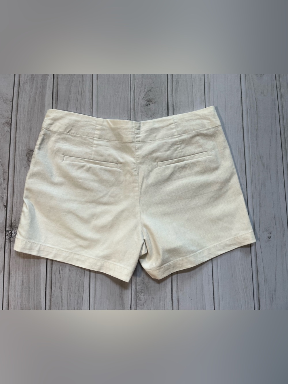 Women’s Loft nautical flat front ivory cotton blend high rise shorts. Size 6 - Picture 2 of 14